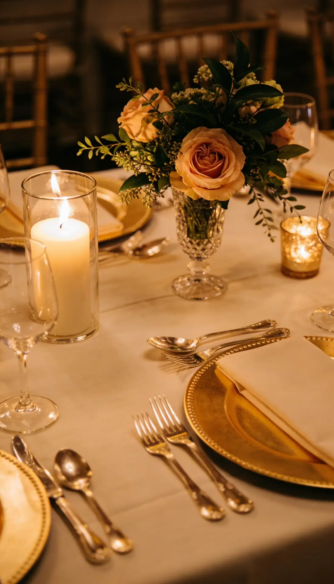 magnific_elegant-candlelit-fine-di_YVgebByWeC.webp